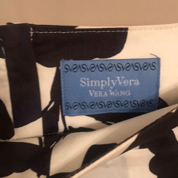 Simply Vera Black & White Floral Skirt - Size 4 - Picture 4 of 6